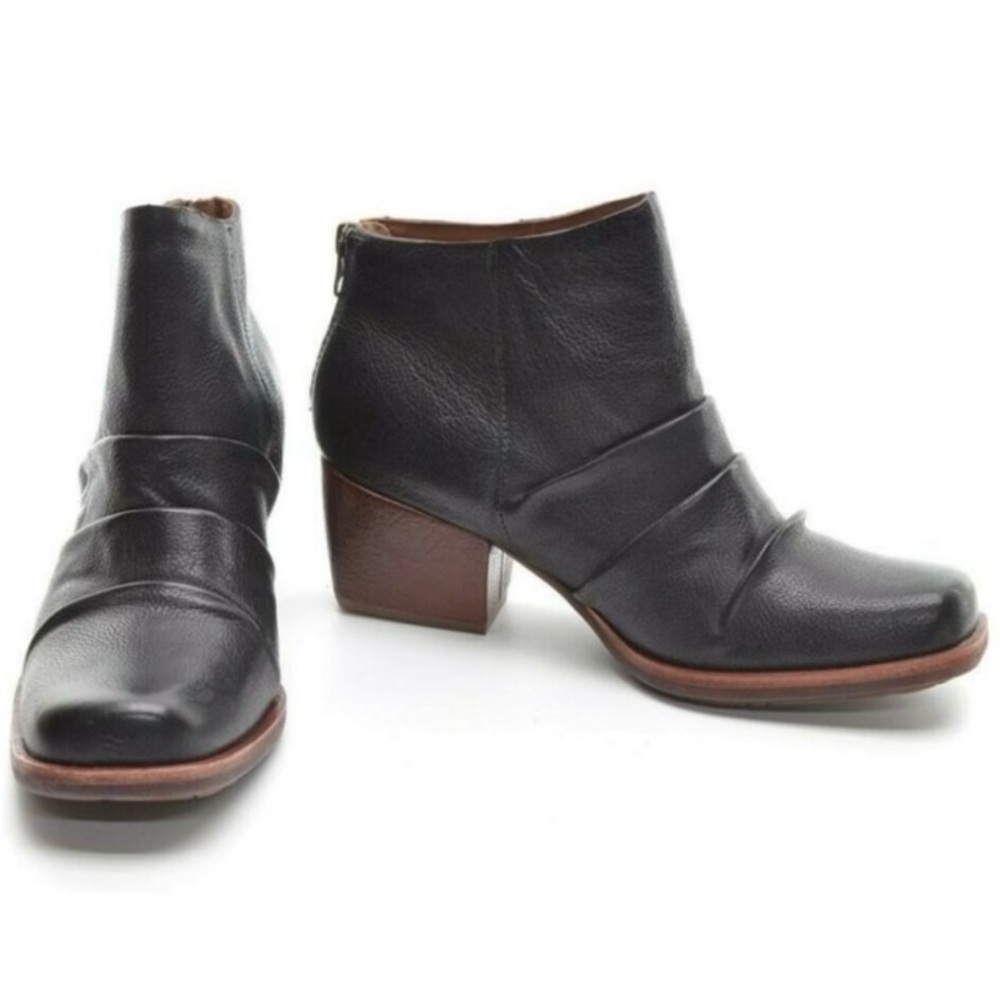 Kork-Ease Black Leather Ankle Boots in New Condition